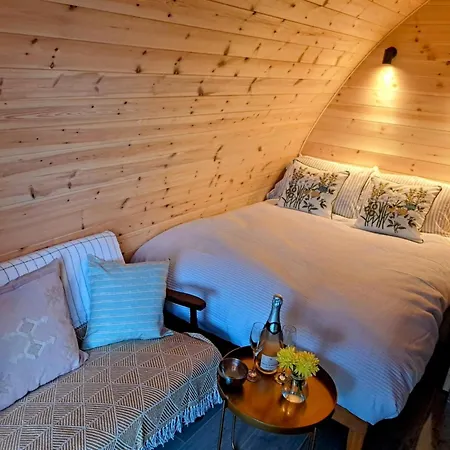 Beautiful And Cosy Pod Saintives *